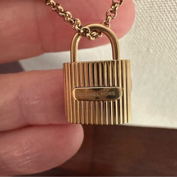 Michael Kors Padlock Necklace Gold tone Chain Ribbed Pendant Lock Classic Retro - Picture 2 of 13
